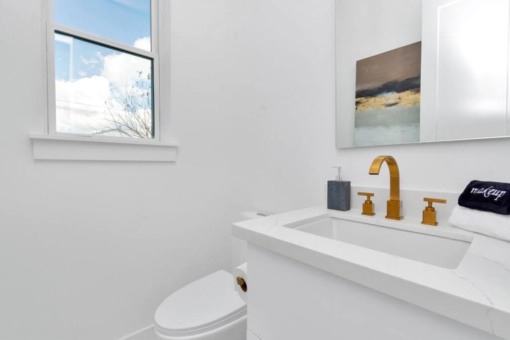 Сasa de vacaciones The Spot! Downtown Skyline Views! Sleeps 12 *