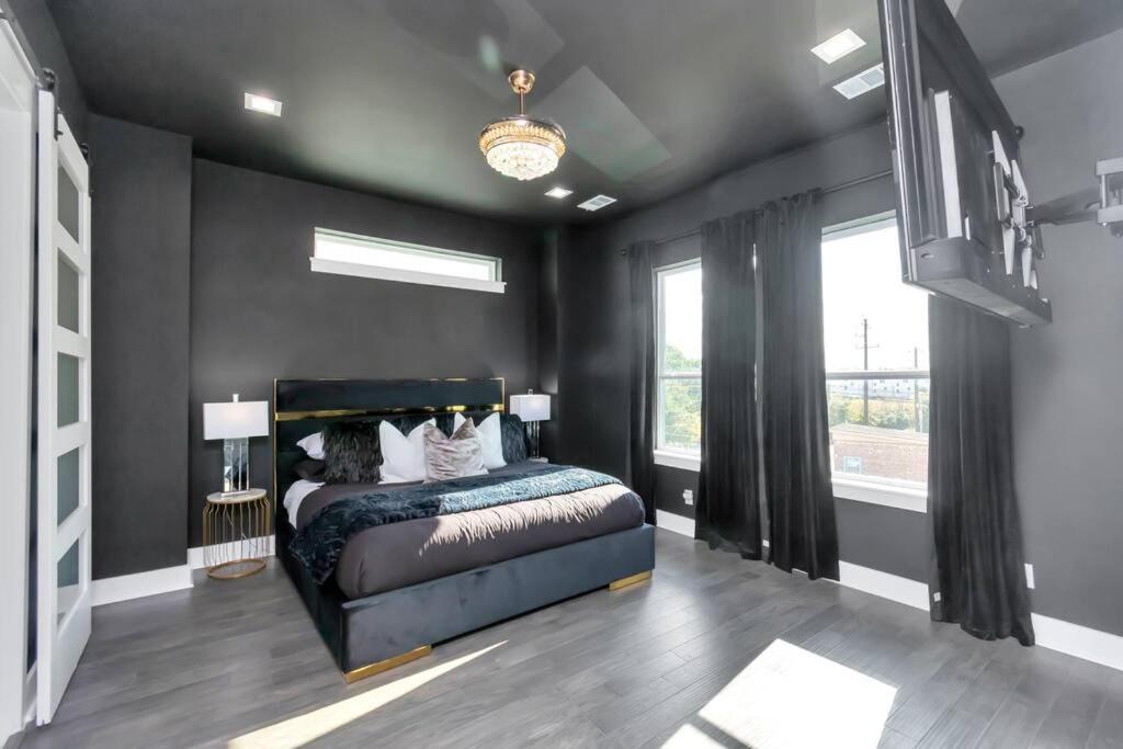 The Spot! Downtown Skyline Views! Sleeps 12 Сasa de vacaciones *