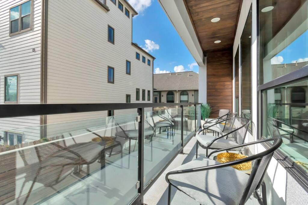 Сasa de vacaciones The Spot! Downtown Skyline Views! Sleeps 12 *